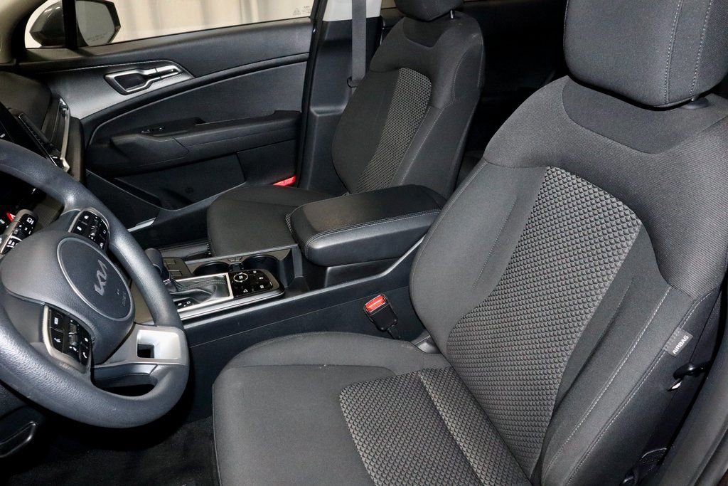 Used 2024 Kia Sportage LX image 25