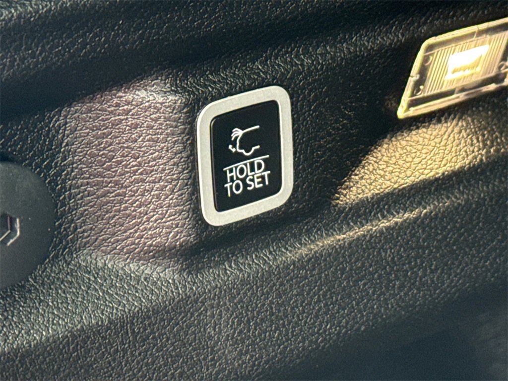 Used 2025 Jeep Grand Cherokee L Altitude image 19