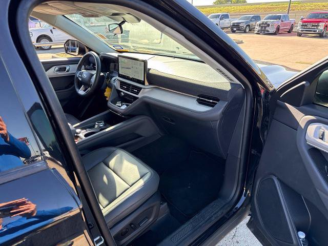 Certified 2025 Ford Explorer Active w/ Active Comfort Package RWD image 15