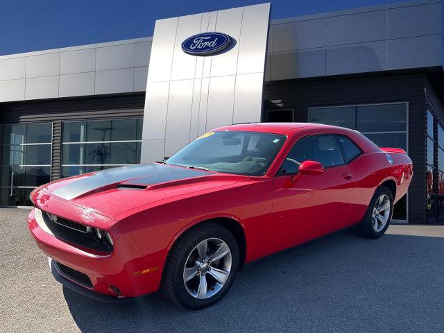 Used 2019 Dodge Challenger SXT image 4