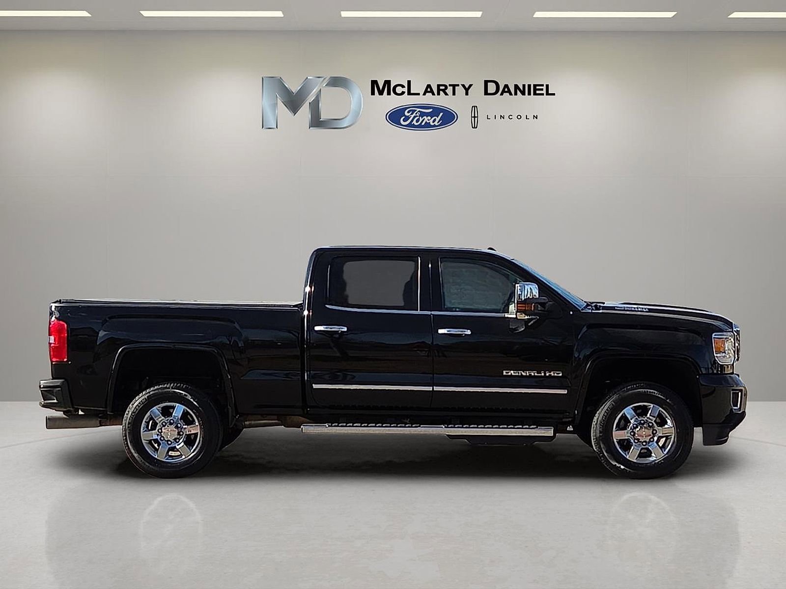Used 2017 GMC Sierra 3500 Denali w/ Duramax Plus Package AWD/4WD image 6