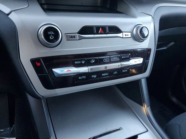 Certified 2023 Ford Explorer XLT image 21