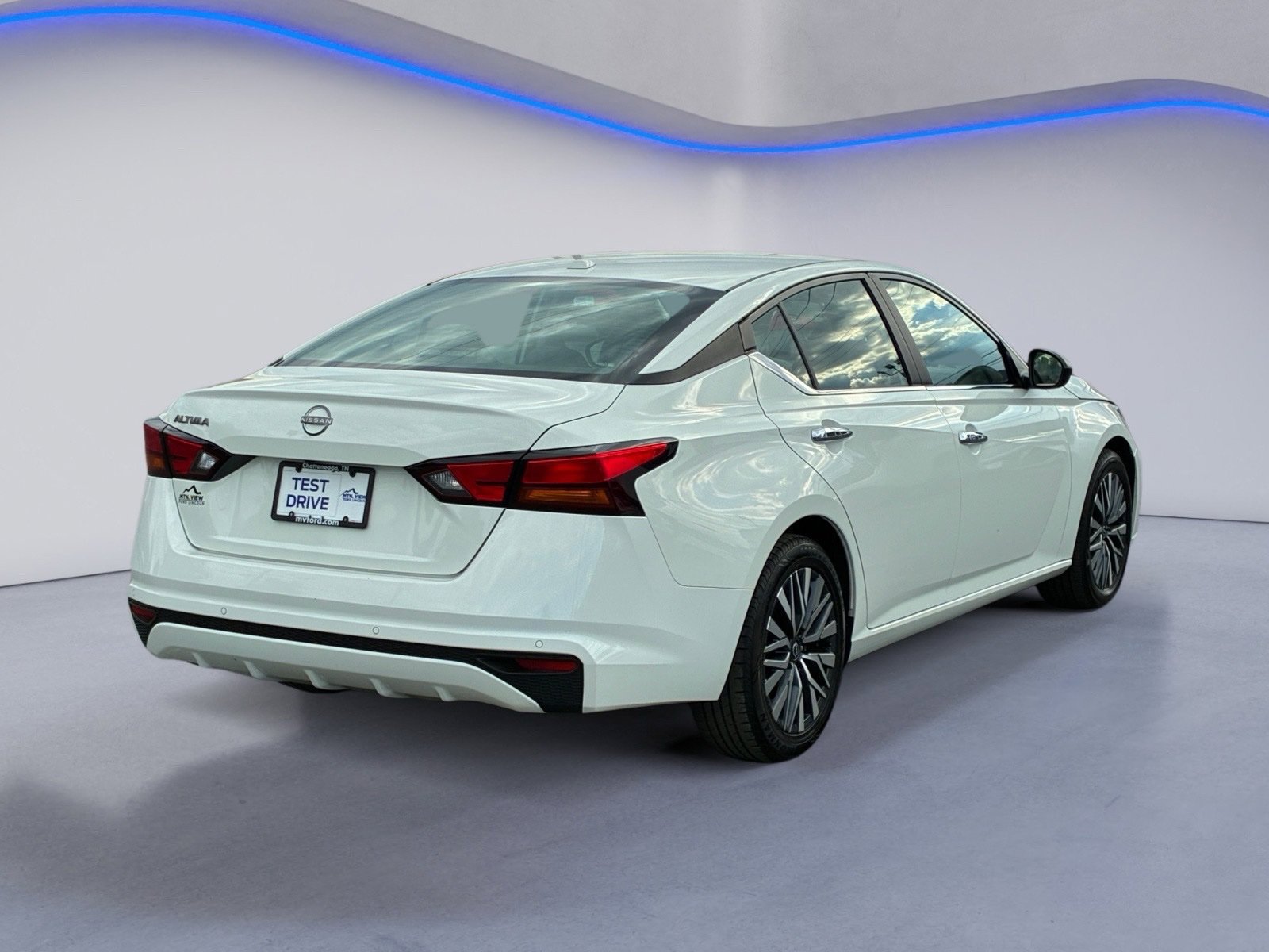 Used 2025 Nissan Altima 2.5 SV FWD image 3