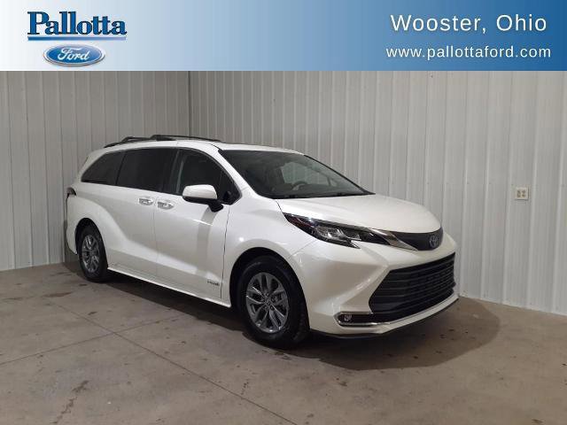 Used 2021 Toyota Sienna XLE image 1