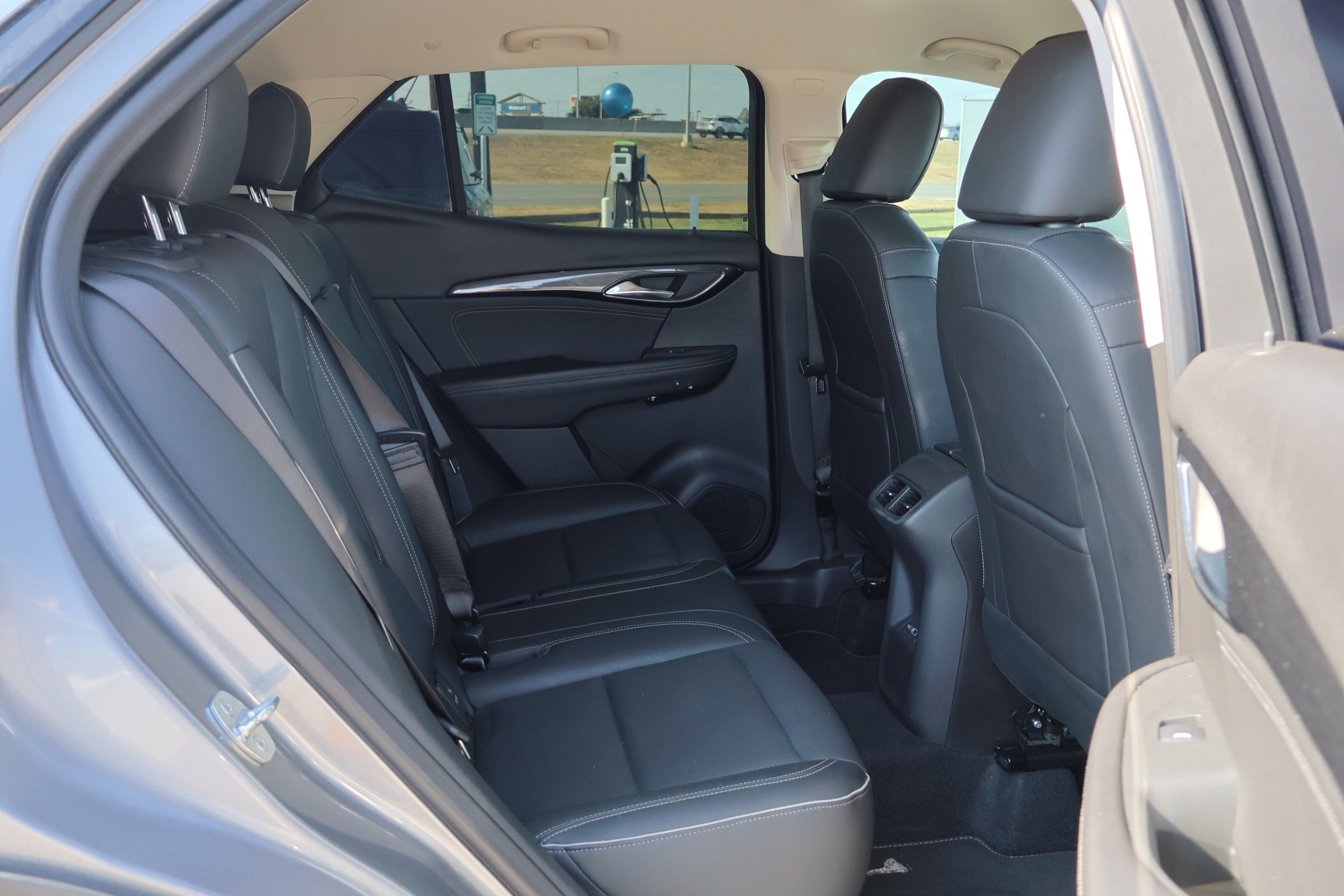 Used 2022 Buick Envision Essence w/ Safety Package image 43