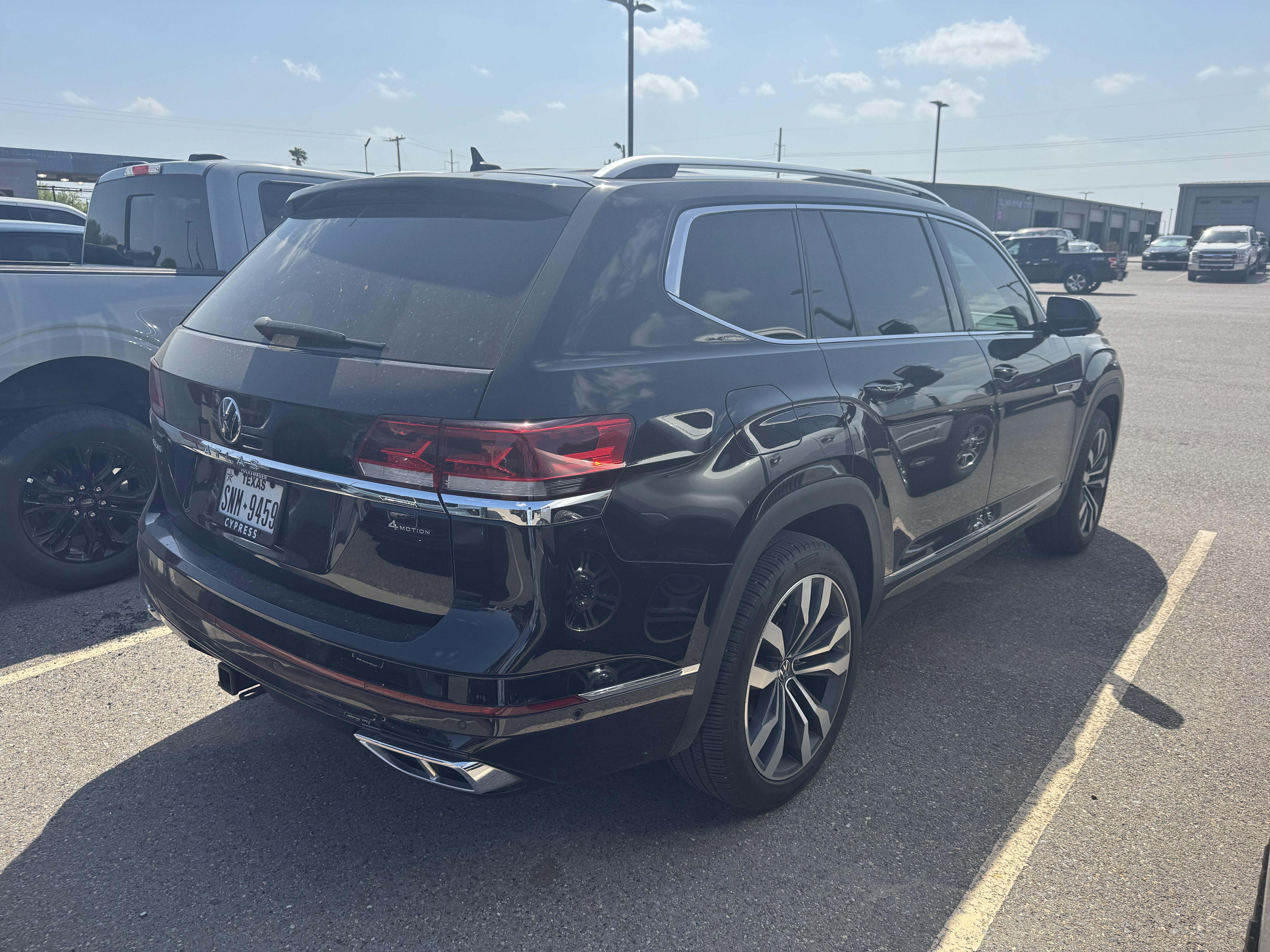 Used 2023 Volkswagen Atlas SEL Premium AWD/4WD image 4