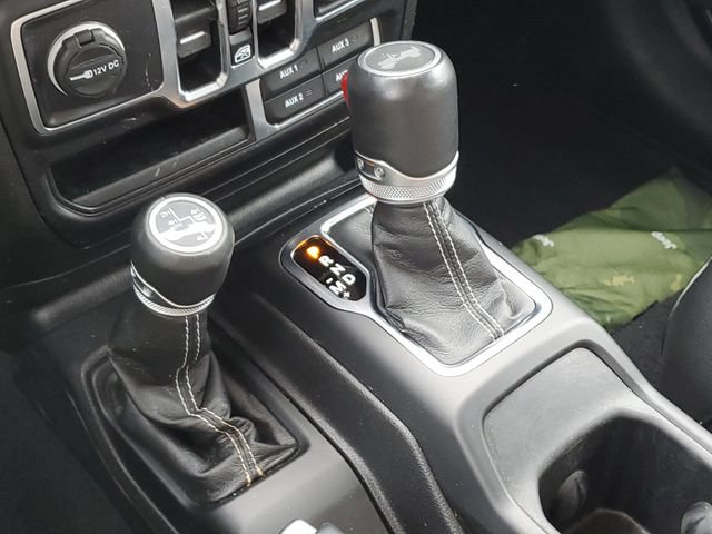 Used 2022 Jeep Wrangler Unlimited Sahara w/ Cold Weather Group AWD/4WD image 19