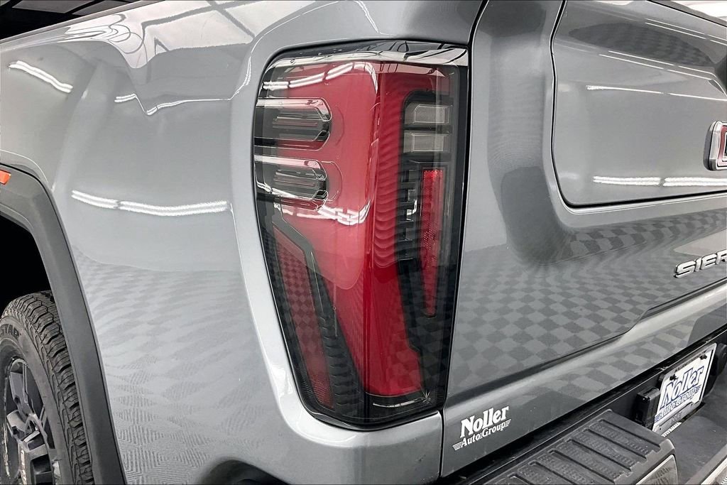 Used 2024 GMC Sierra 3500 AT4 w/ Technology Package AWD/4WD image 31