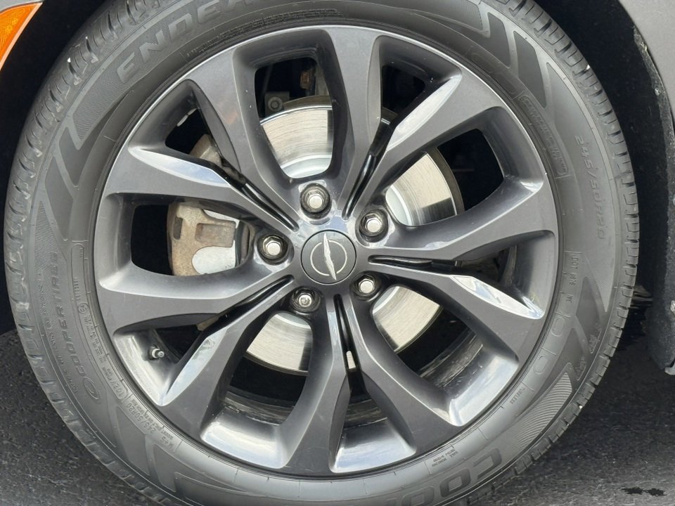 Used 2020 Chrysler Pacifica Touring-L Plus image 18