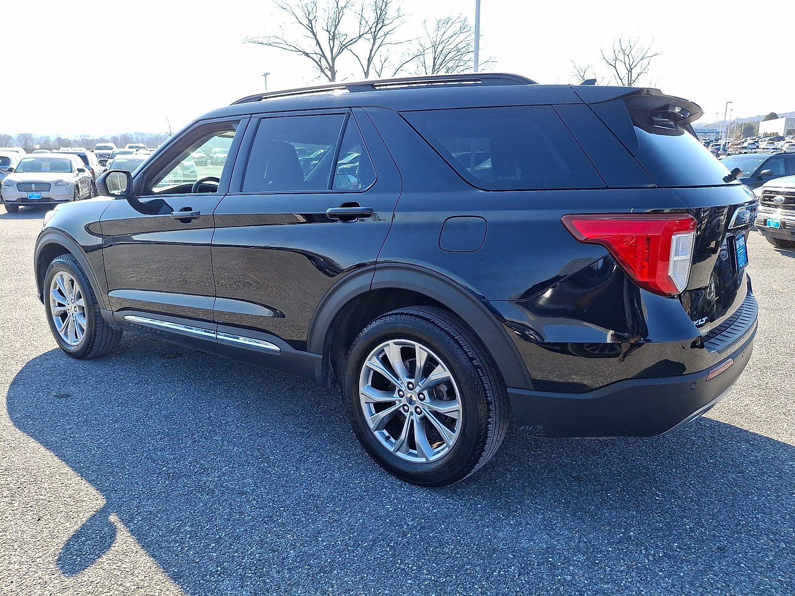Certified 2023 Ford Explorer XLT w/ Equipment Group 202A AWD/4WD image 5