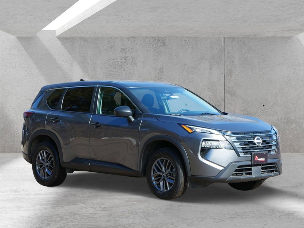 Used 2024 Nissan Rogue S FWD image 1