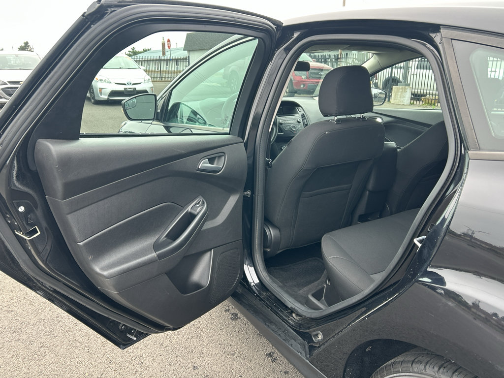Certified 2017 Ford Focus SE FWD image 27