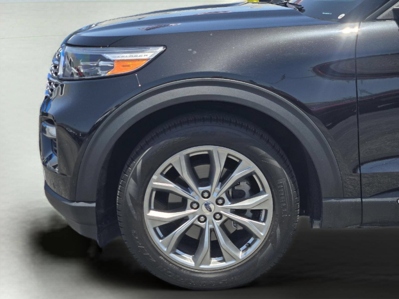 Certified 2022 Ford Explorer Limited w/ Equipment Group 301A RWD image 6