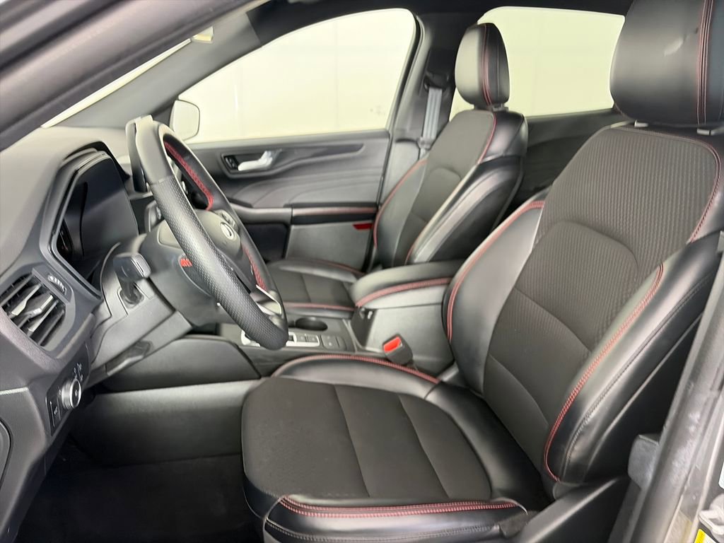 Certified 2025 Ford Escape ST-Line Select AWD/4WD image 11