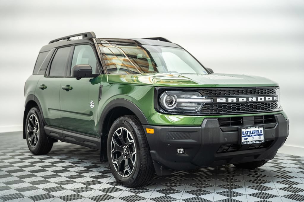 Certified 2025 Ford Bronco Sport Outer Banks w/ Outer Banks Tech Package+ AWD/4WD image 2