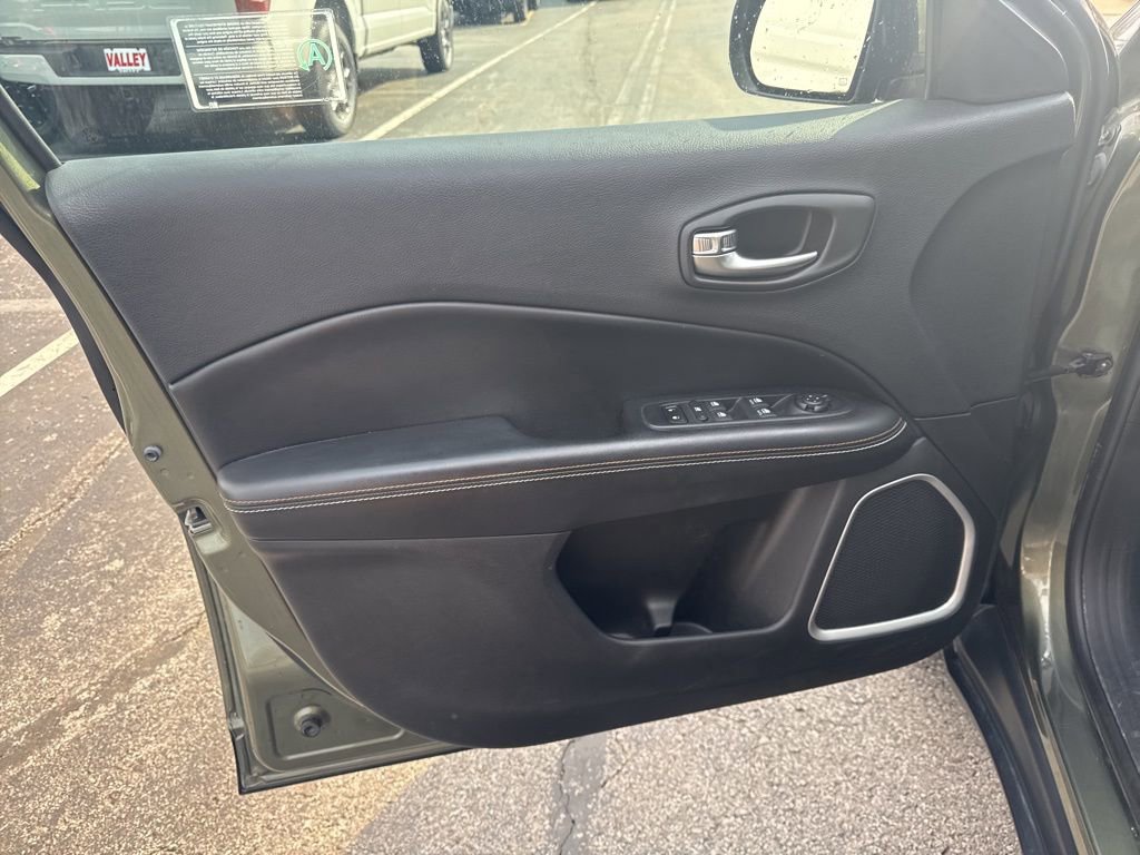 Used 2019 Jeep Compass Latitude w/ Cold Weather Group image 15