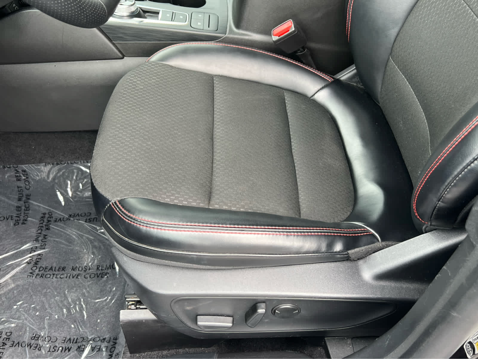 Certified 2025 Ford Escape ST-Line Select AWD/4WD image 29