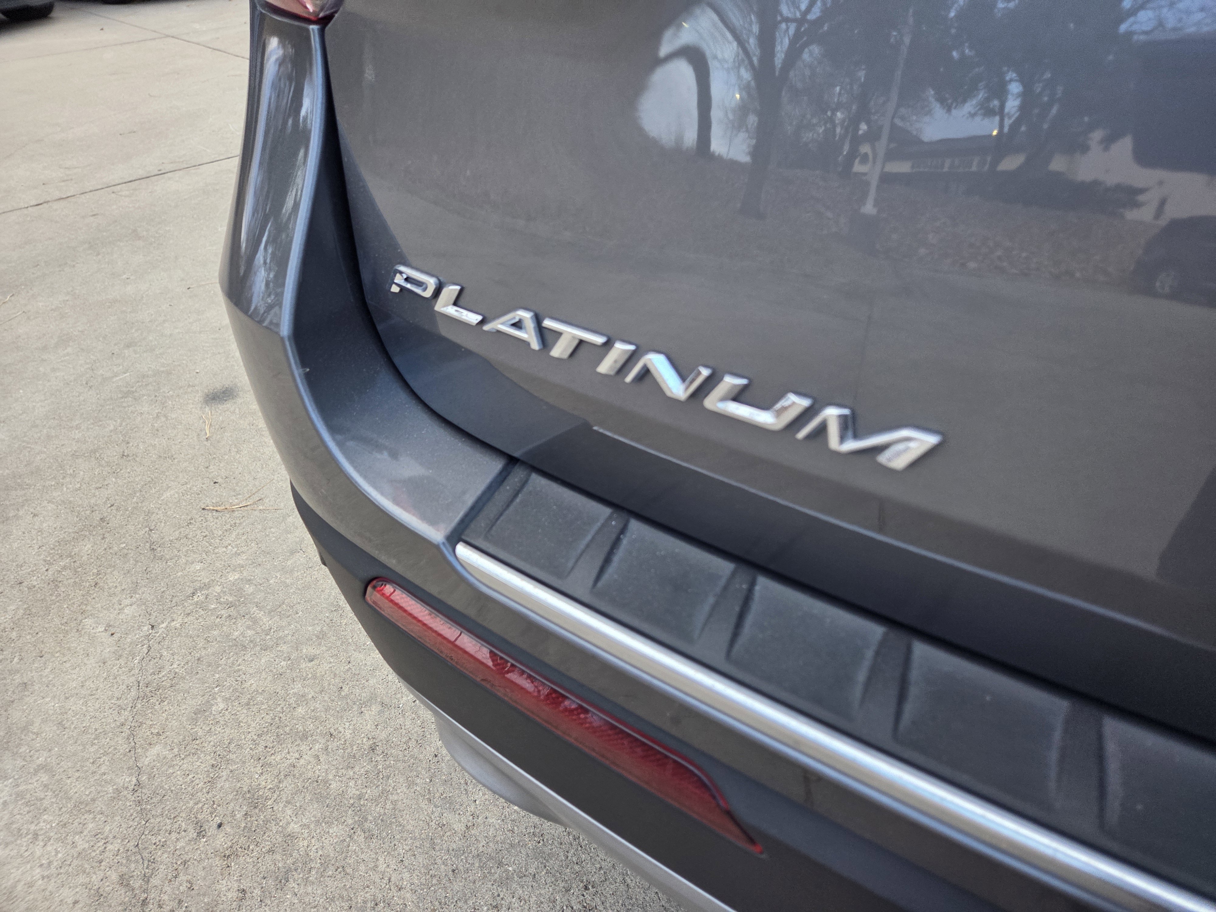 Certified 2022 Ford Explorer Platinum w/ Technology Package image 15