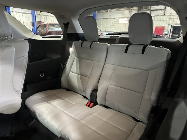 Certified 2026 Ford Explorer Platinum w/ LUX Leather Package AWD/4WD image 31