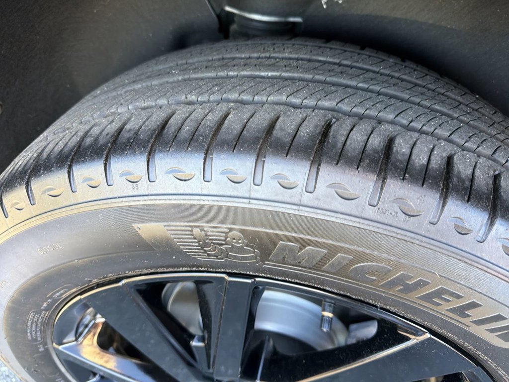 Used 2024 Chevrolet Equinox LS w/ Midnight Edition FWD image 29