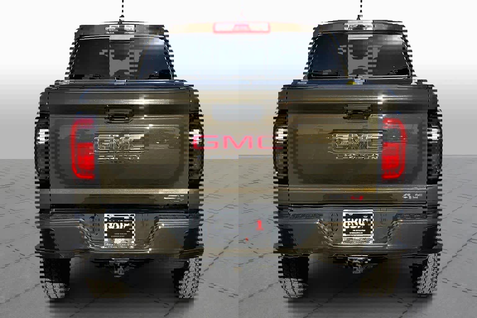 Used 2024 GMC Canyon AT4 image 4