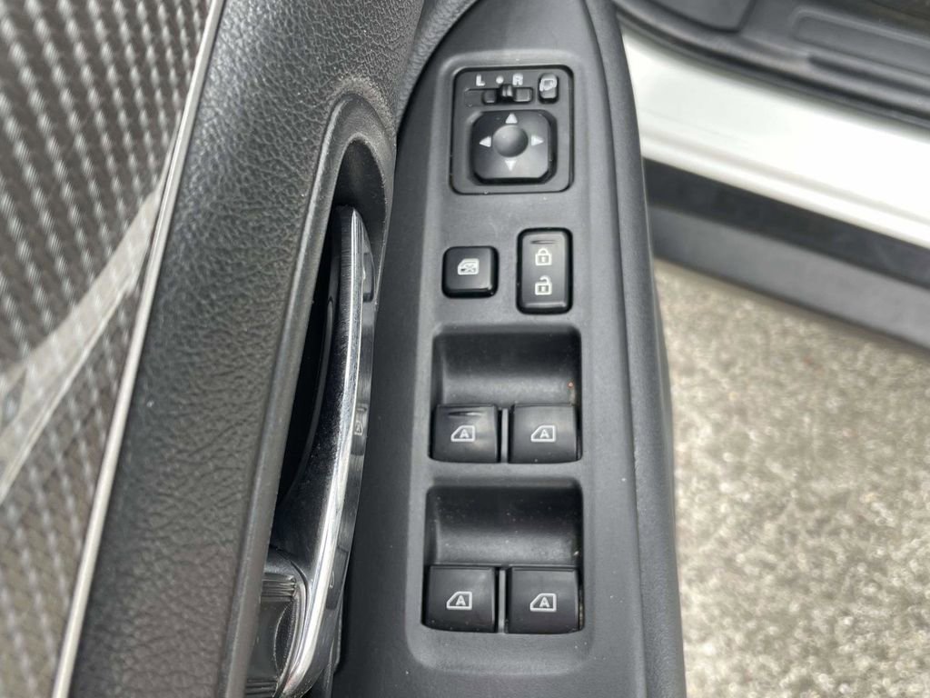 Used 2020 Mitsubishi Outlander SEL image 16