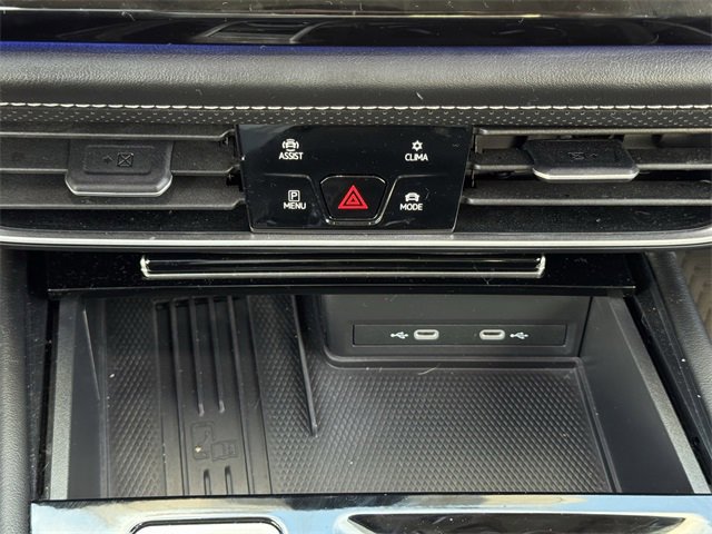 Used 2025 Volkswagen Atlas SEL Premium R-Line image 18