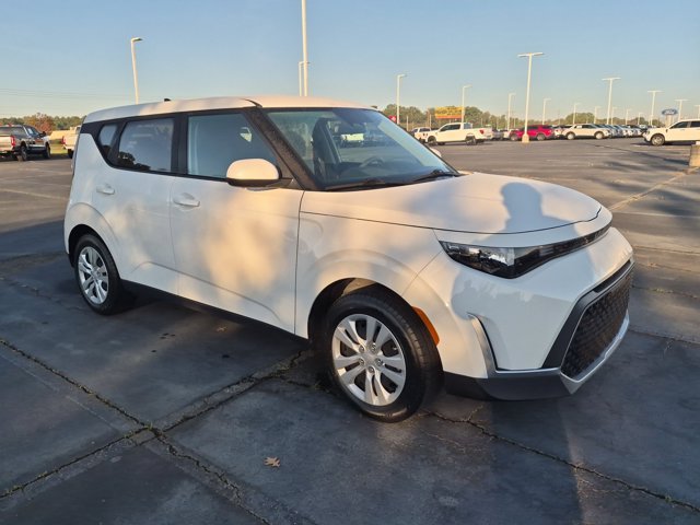 Used 2024 Kia Soul LX FWD image 2