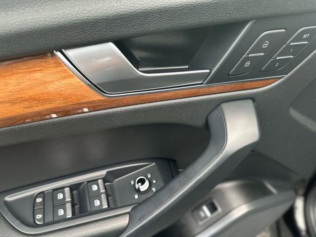 Used 2023 Audi Q5 2.0T Premium w/ Convenience Package image 14