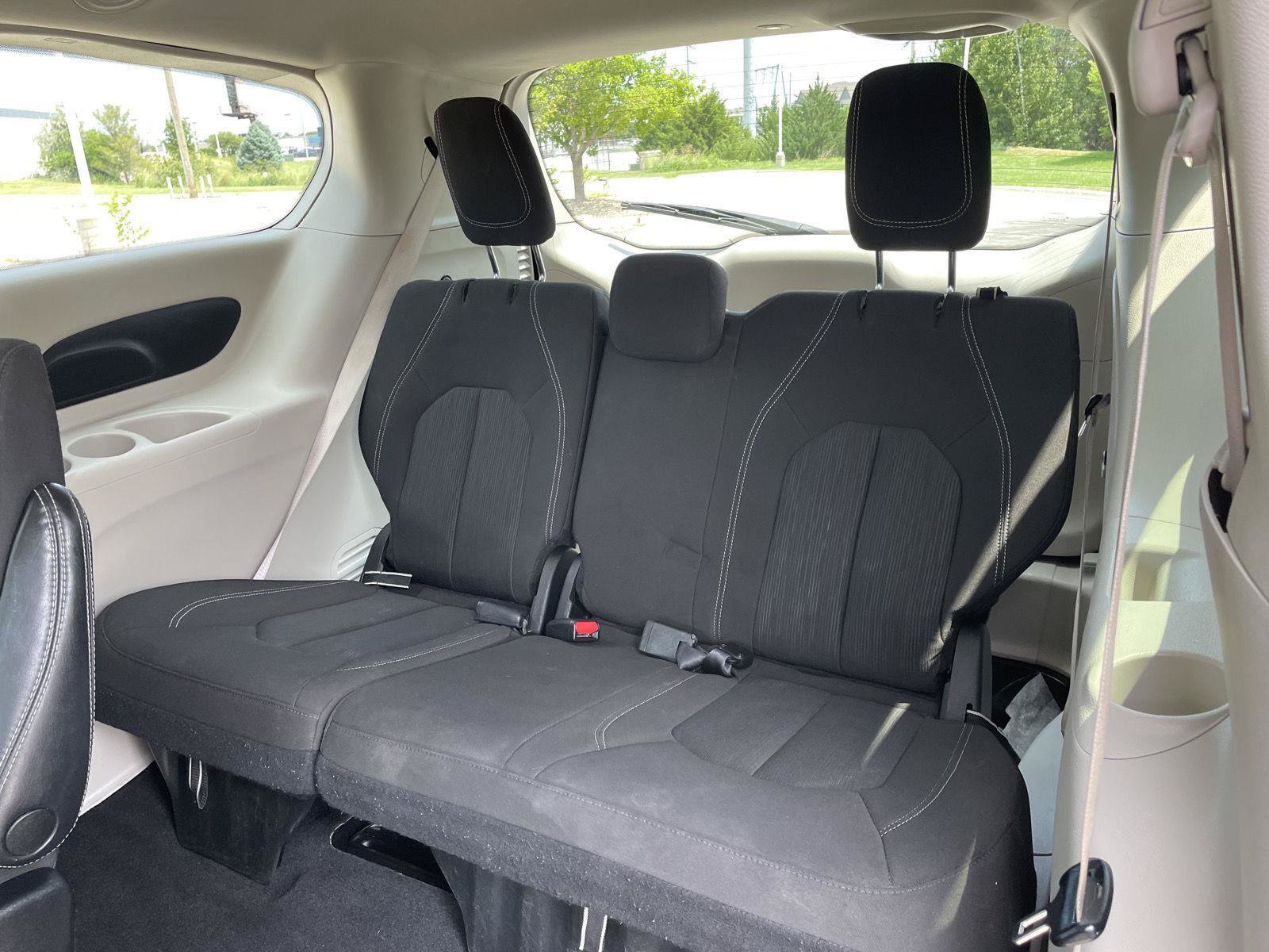 Used 2022 Chrysler Voyager LX FWD image 21