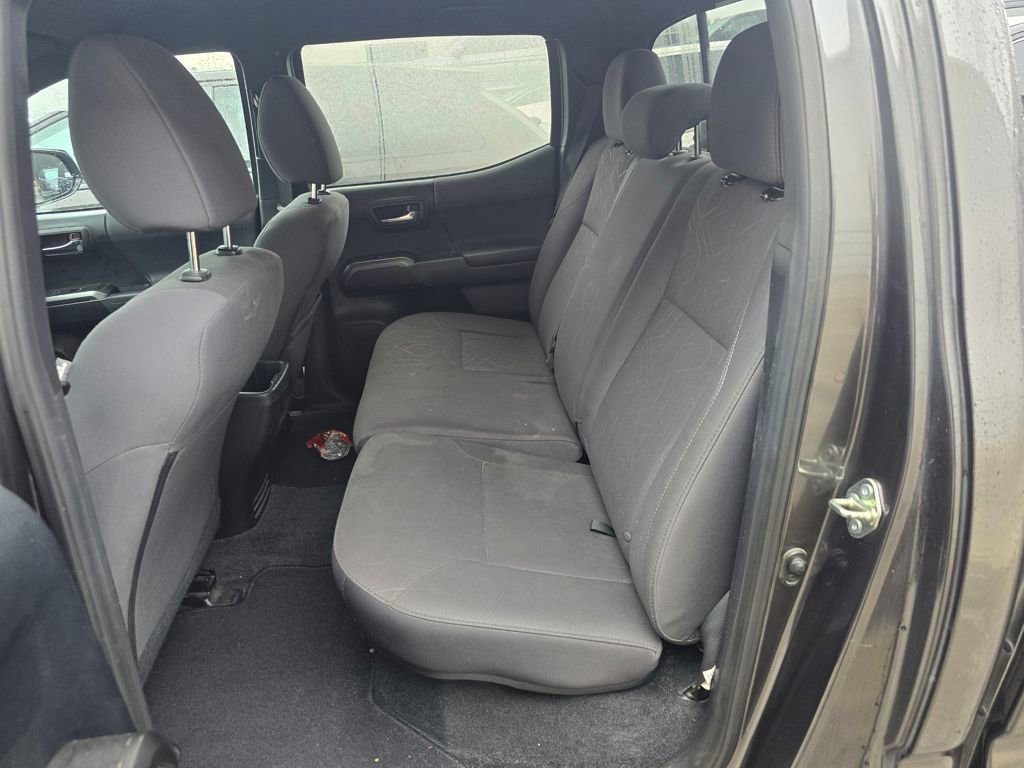 Used 2017 Toyota Tacoma TRD Off-Road image 17