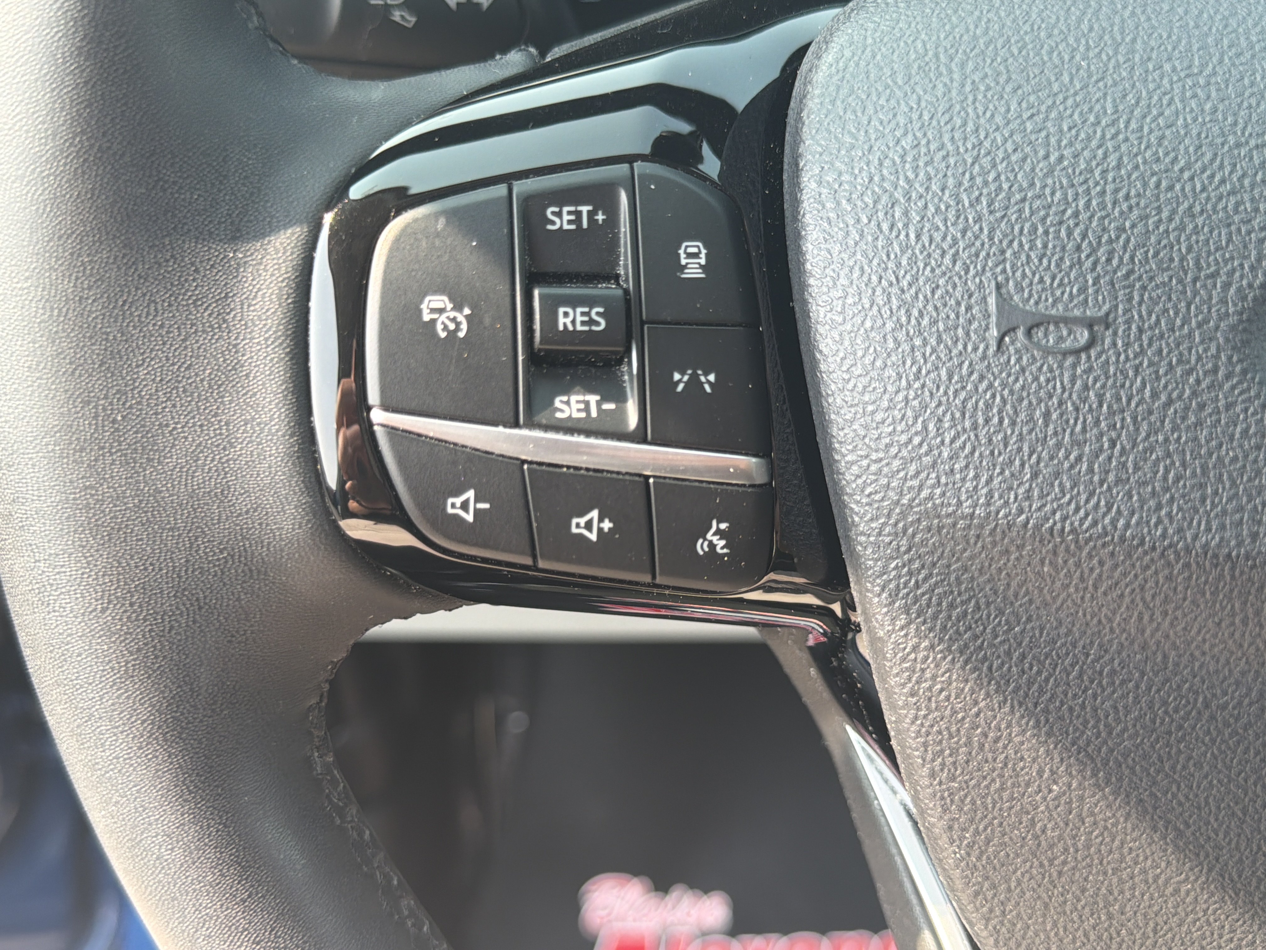 Certified 2023 Ford Escape SE w/ PHEV Premium Package FWD image 18