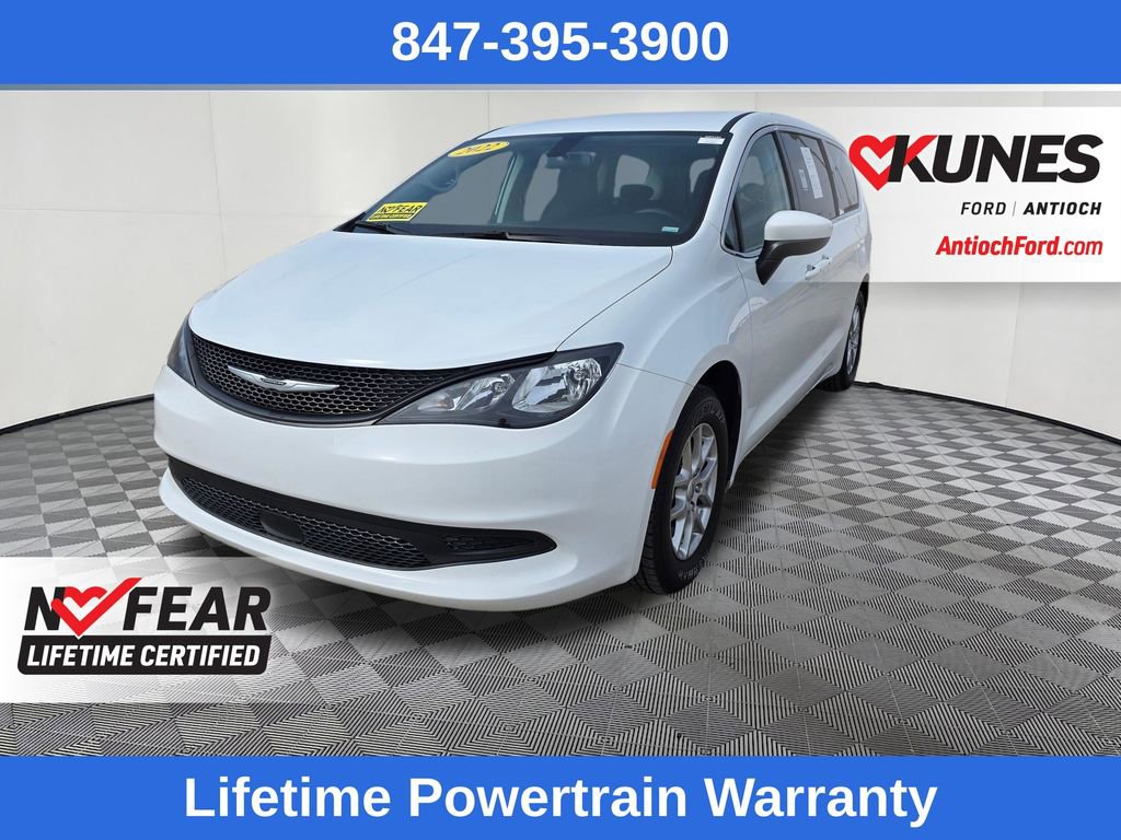 Used 2022 Chrysler Voyager LX FWD image 3