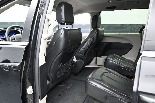 Used 2023 Chrysler Pacifica Touring-L FWD image 21