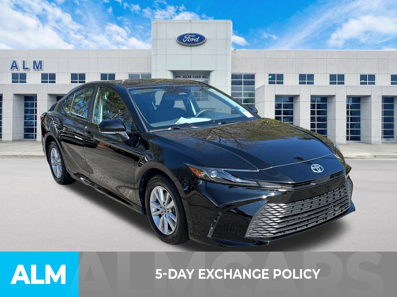Used 2025 Toyota Camry LE image 4