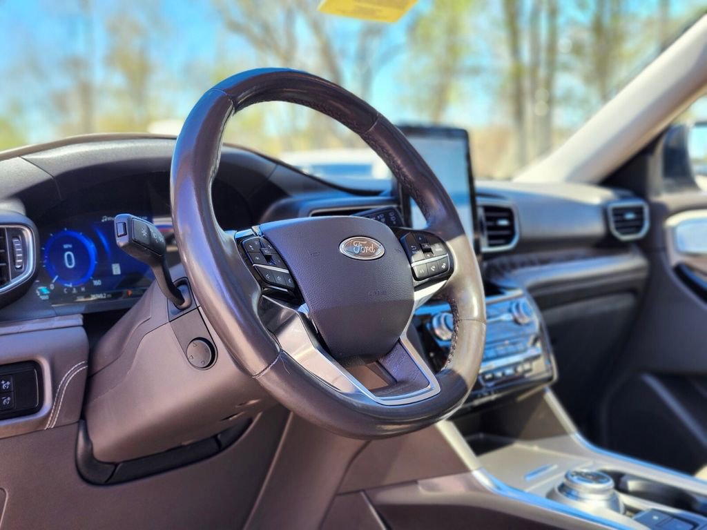 Certified 2022 Ford Explorer Platinum w/ Equipment Group 601A AWD/4WD image 21