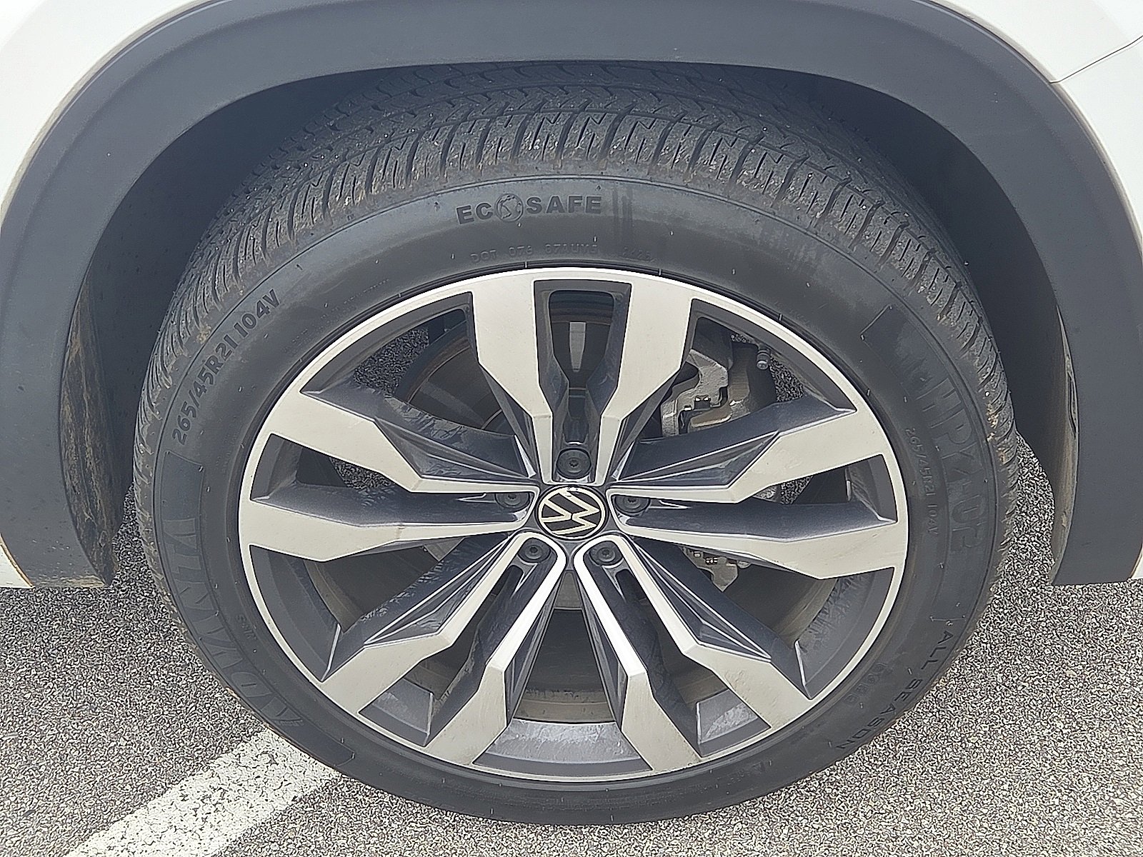 Used 2022 Volkswagen Atlas Cross Sport SEL Premium R-Line image 5