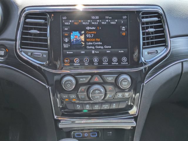 Used 2022 Jeep Grand Cherokee Limited w/ Tech Group AWD/4WD image 12