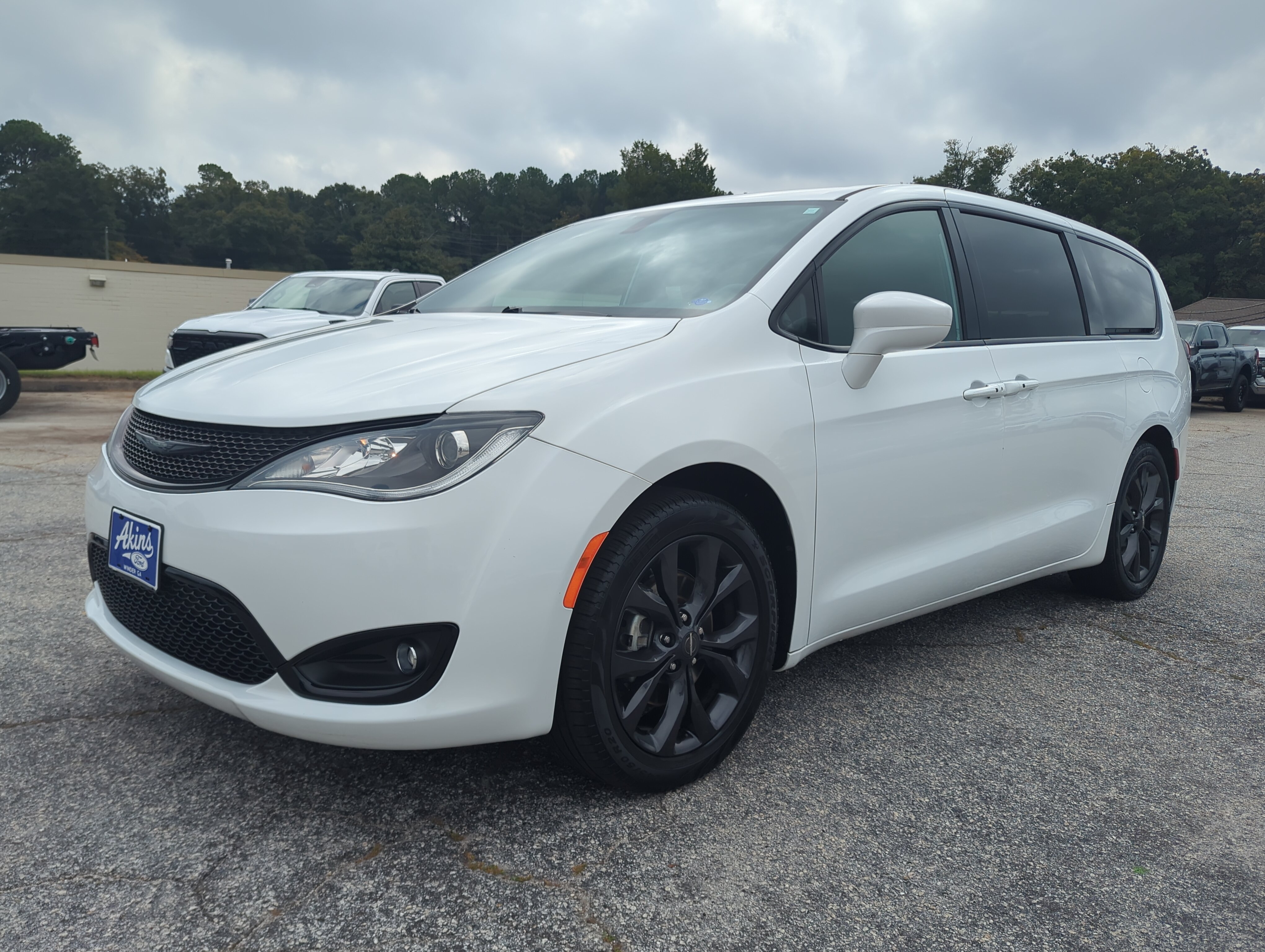 Used 2019 Chrysler Pacifica Touring Plus w/ S Appearance Package FWD image 6