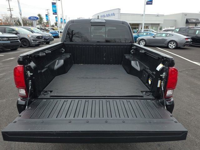 Used 2019 Toyota Tacoma 4x4 Double Cab image 10