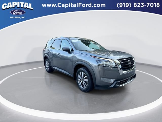 Used 2022 Nissan Pathfinder SL FWD image 2