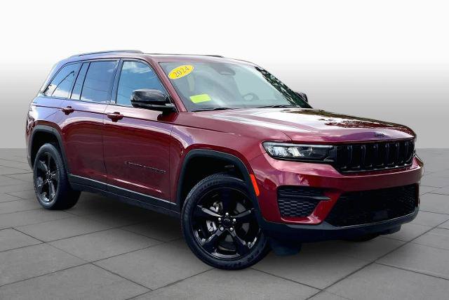 Used 2024 Jeep Grand Cherokee Altitude AWD/4WD image 3