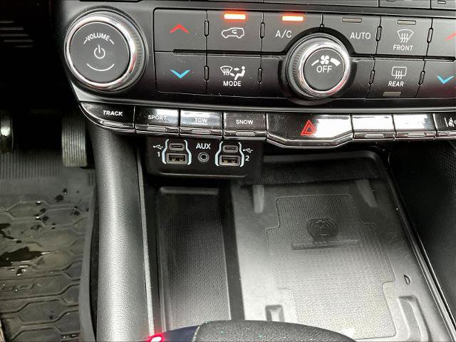 Used 2022 Dodge Durango R/T w/ Tow 'N Go Group AWD/4WD image 18