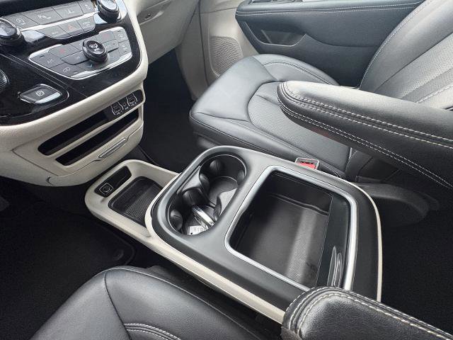 Used 2024 Chrysler Pacifica Touring-L image 23