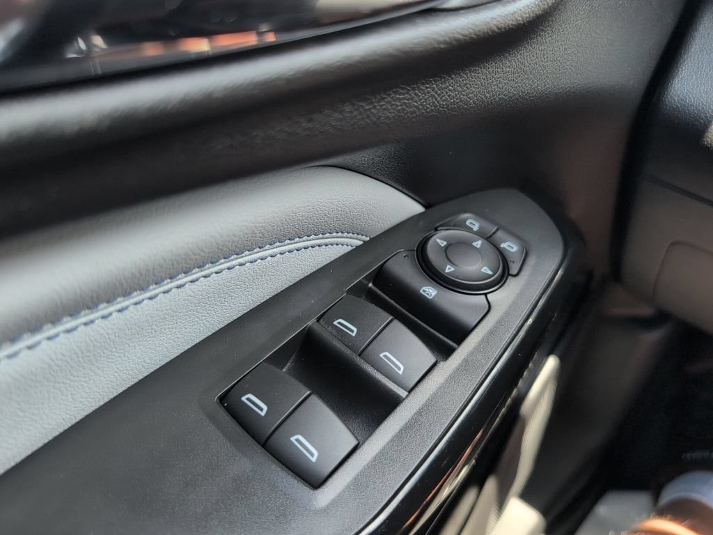 Used 2024 Chevrolet Trax LT w/ Sunroof Package FWD image 23
