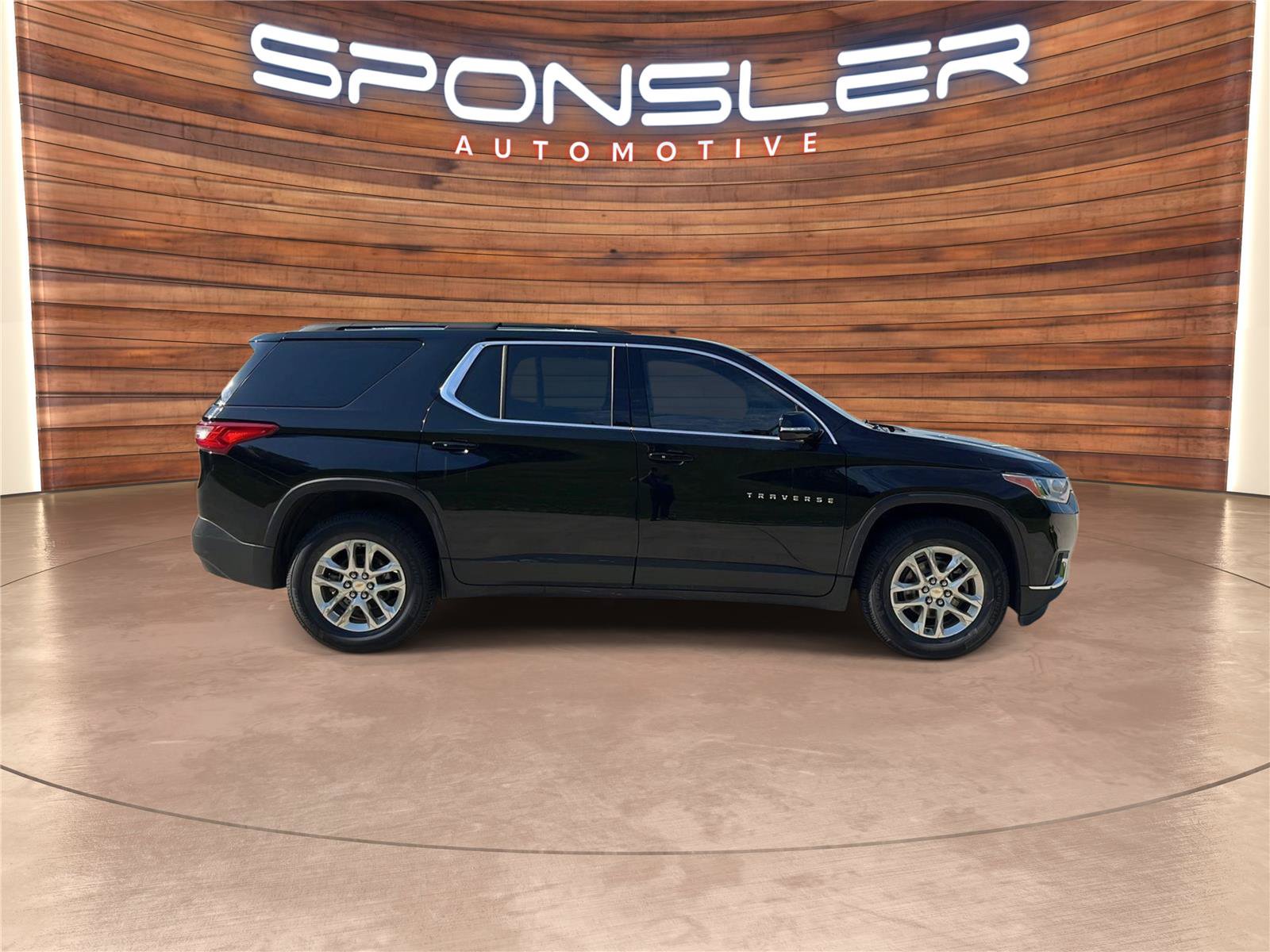 Used 2020 Chevrolet Traverse LT w/ Driver Confidence II Package AWD/4WD image 8
