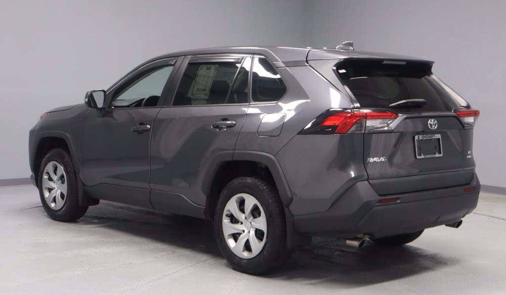 Used 2022 Toyota RAV4 LE AWD/4WD image 5