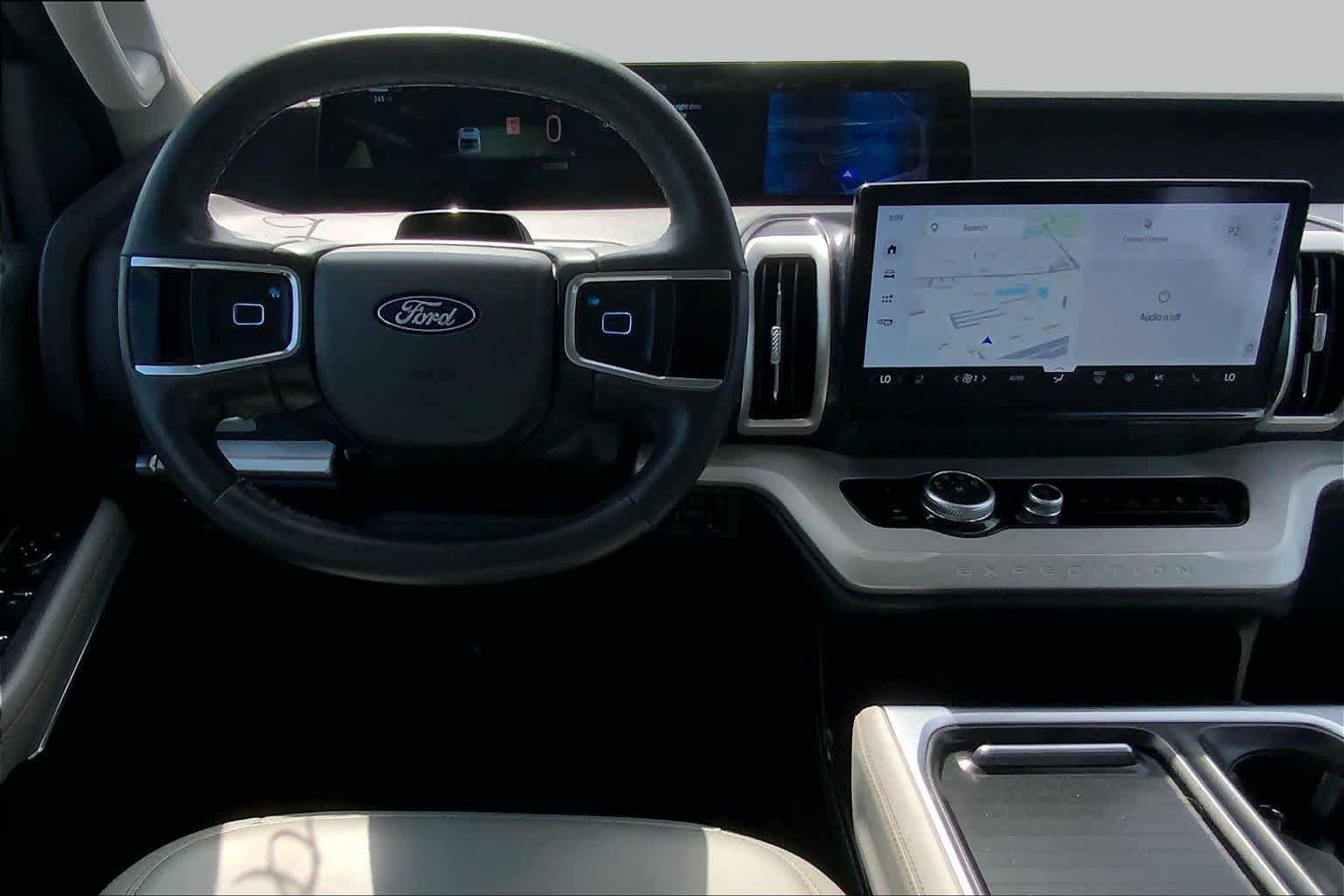 Certified 2025 Ford Expedition Active AWD/4WD image 6