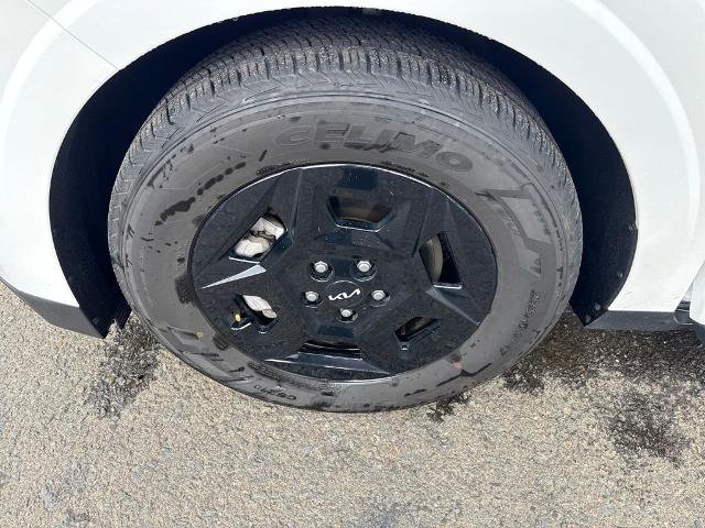 Used 2025 Kia Carnival image 38