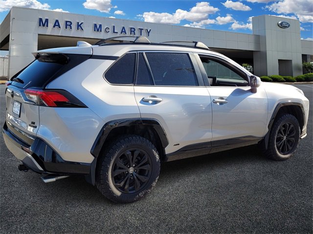 Used 2022 Toyota RAV4 SE image 5